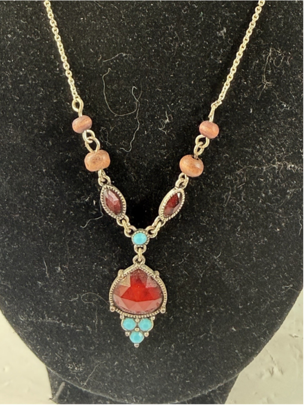 Vtg NRT Silver Tone Red Faceted Rhinestones Wood Beaded 17.5"-19.75" Necklace